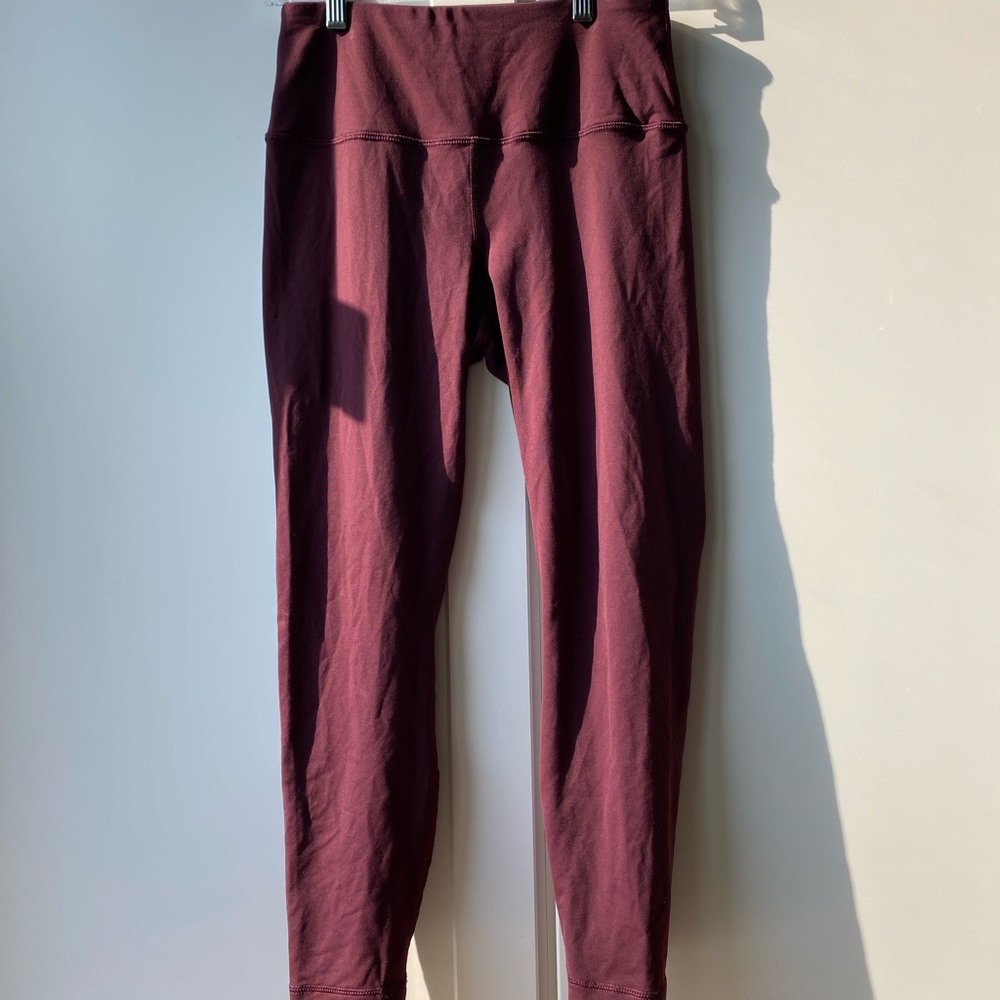 Cranberry Red mid-rise cropped leggings